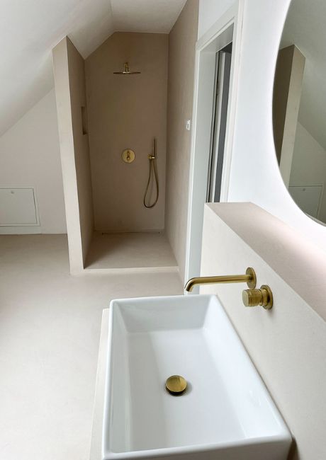 Bad in heller Optik und fugenlos.